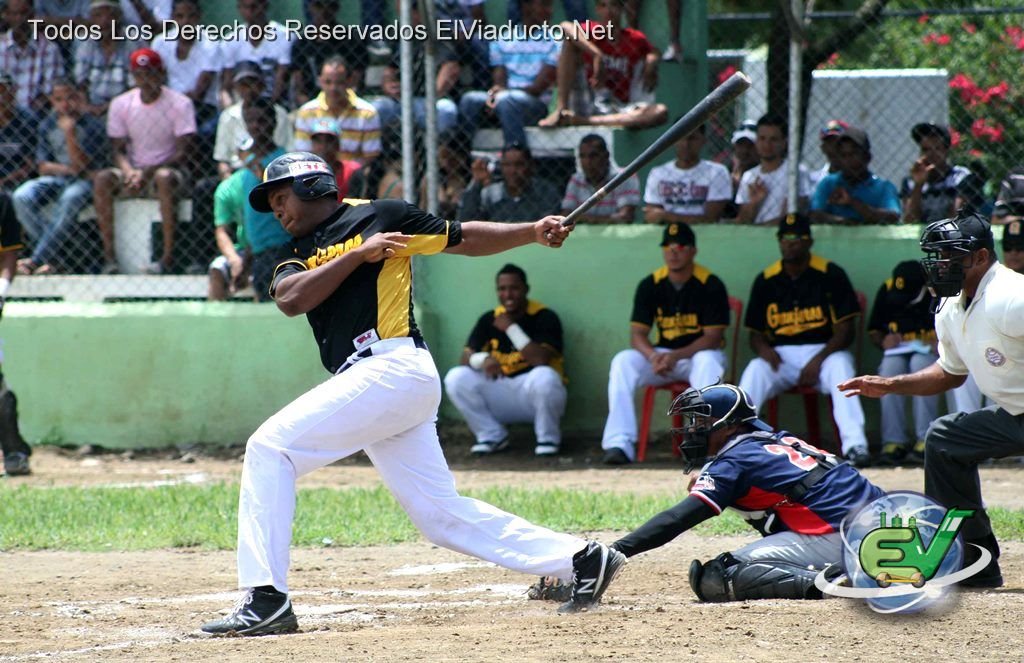 Melvin Cruz disparo dos cuadrangulares para los Granjeros